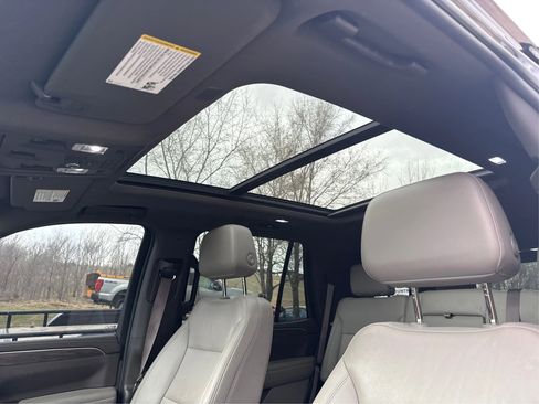 Used 2022 Chevrolet Tahoe LT w/ Luxury Package image 23