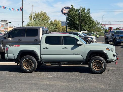 Used 2022 Toyota Tacoma TRD Off-Road w/ TRD Premium Off Road Package AWD/4WD image 3