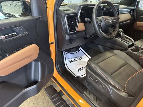 Used 2025 GMC Canyon AT4 w/ Technology Plus Package AWD/4WD image 15