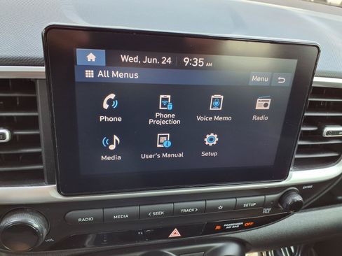 Used 2025 Hyundai Venue SEL FWD image 4