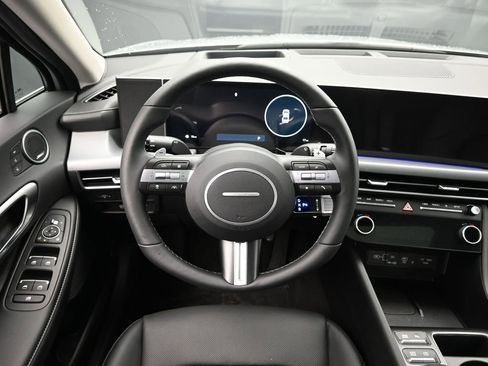 Used 2025 Hyundai Sonata Limited image 24