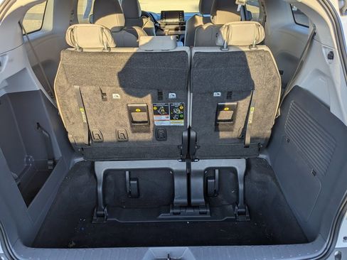 Used 2024 Toyota Sienna LE image 14