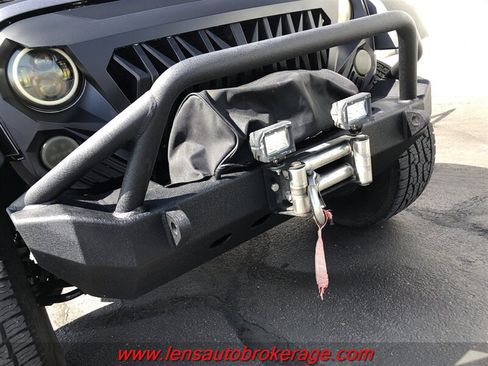 Used 2018 Jeep Wrangler Sport AWD/4WD image 2