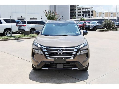 Used 2024 Nissan Rogue Platinum w/ Platinum Premium Package FWD image 2