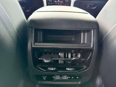 Used 2024 Jeep Grand Cherokee Limited AWD/4WD image 12