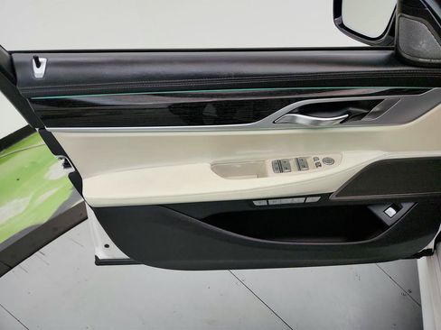 Used 2017 BMW 750i xDrive AWD/4WD image 23