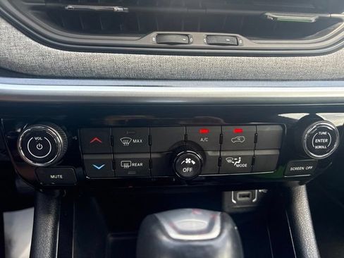 Used 2024 Jeep Compass Latitude AWD/4WD image 24