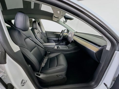 Used 2022 Tesla Model Y Long Range image 33