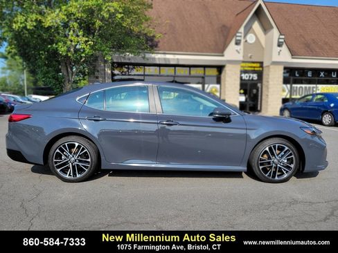 Used 2025 Toyota Camry XLE image 6