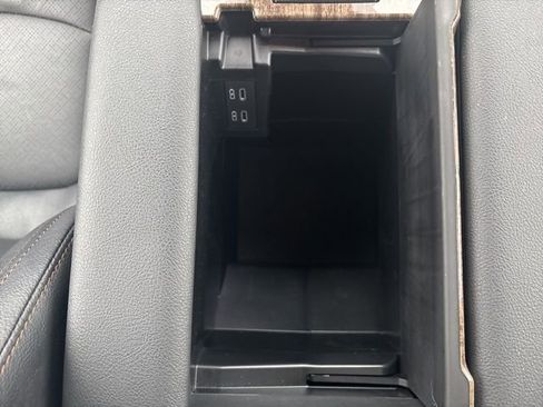 Used 2025 Toyota Sienna Platinum image 40