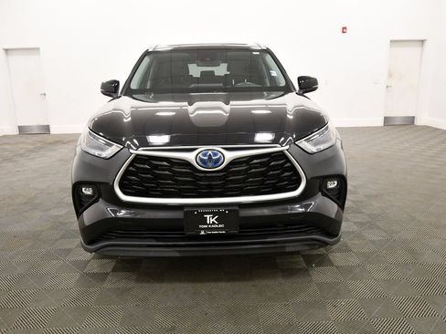 Used 2023 Toyota Highlander XLE AWD/4WD image 11