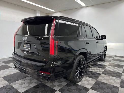 Used 2026 Cadillac Escalade V w/ LPO, ONYX Package image 6