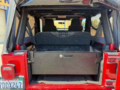 Used 2005 Jeep Wrangler Unlimited Rubicon AWD/4WD image 13