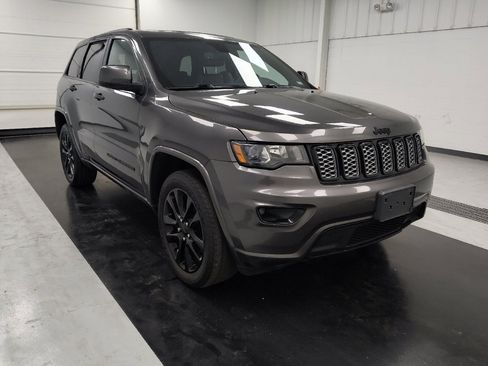 Used 2019 Jeep Grand Cherokee Altitude AWD/4WD image 13