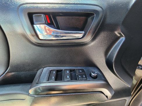 Used 2017 Toyota Tacoma TRD Off-Road w/ Tow Package image 26