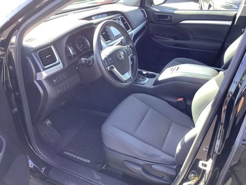 Used 2018 Toyota Highlander LE FWD image 7