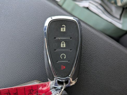 Used 2025 Chevrolet Trax LT FWD image 28