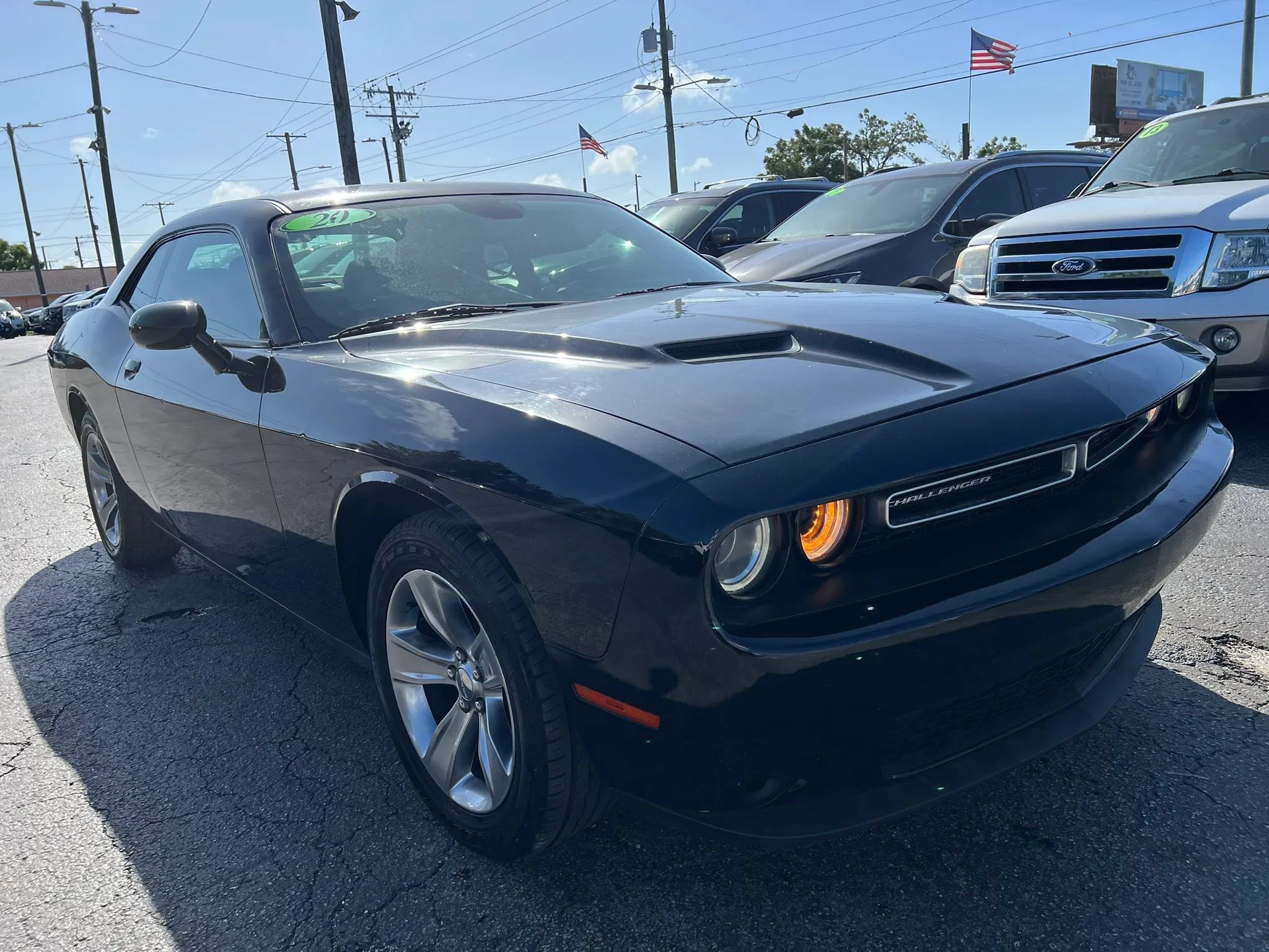 Used 2020 Dodge Challenger SXT RWD image 4