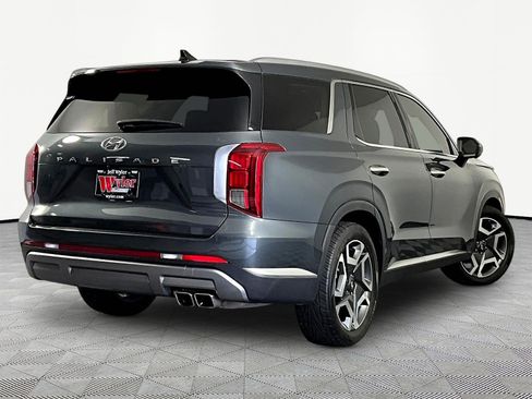 Used 2023 Hyundai Palisade Limited FWD image 6
