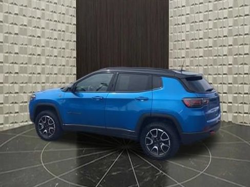 Certified 2025 Jeep Compass Trailhawk w/ Trailhawk Elite Group AWD/4WD image 10