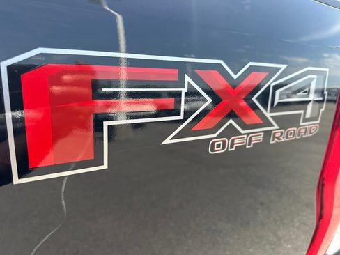 Used 2017 Ford F250 Lariat w/ Lariat Value Package AWD/4WD image 12