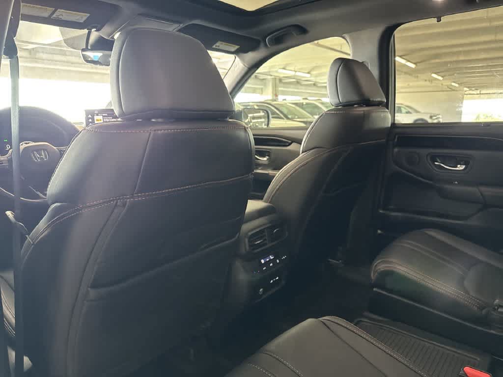 Used 2025 Honda Pilot TrailSport image 22