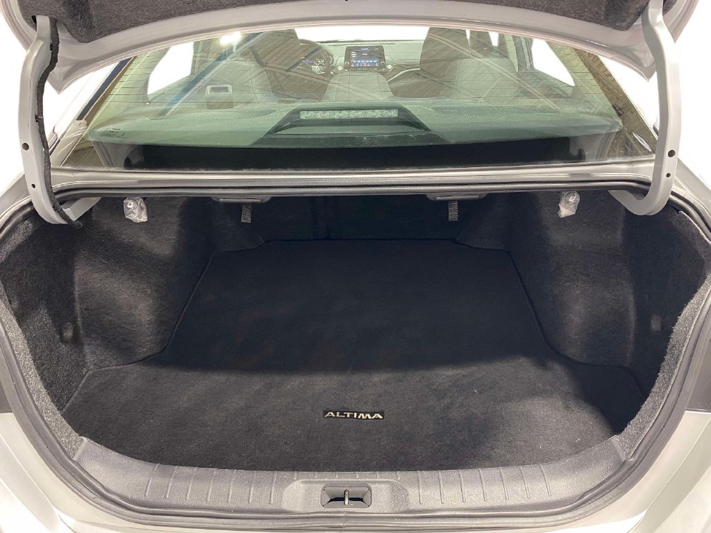Used 2024 Nissan Altima 2.5 SV FWD image 11