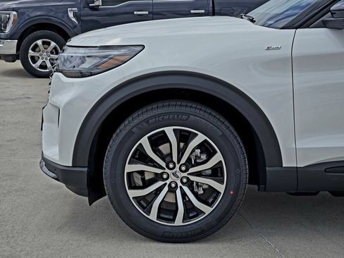 New 2026 Ford Explorer ST-Line RWD image 9