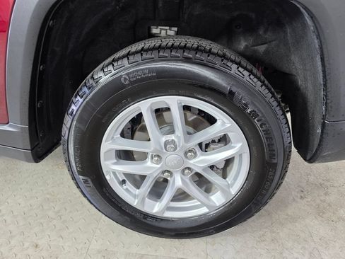 Used 2025 Jeep Grand Cherokee Laredo X RWD image 17