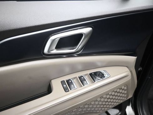 Used 2026 Kia Carnival FWD image 11