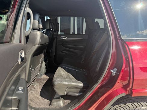 Used 2017 Jeep Grand Cherokee Altitude AWD/4WD image 11