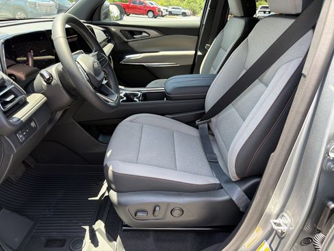 New 2026 Chevrolet Traverse LT w/ LPO, Floor Liner Package FWD image 9