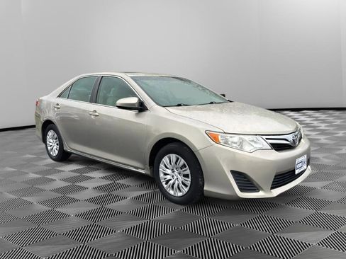 Used 2013 Toyota Camry LE FWD image 2