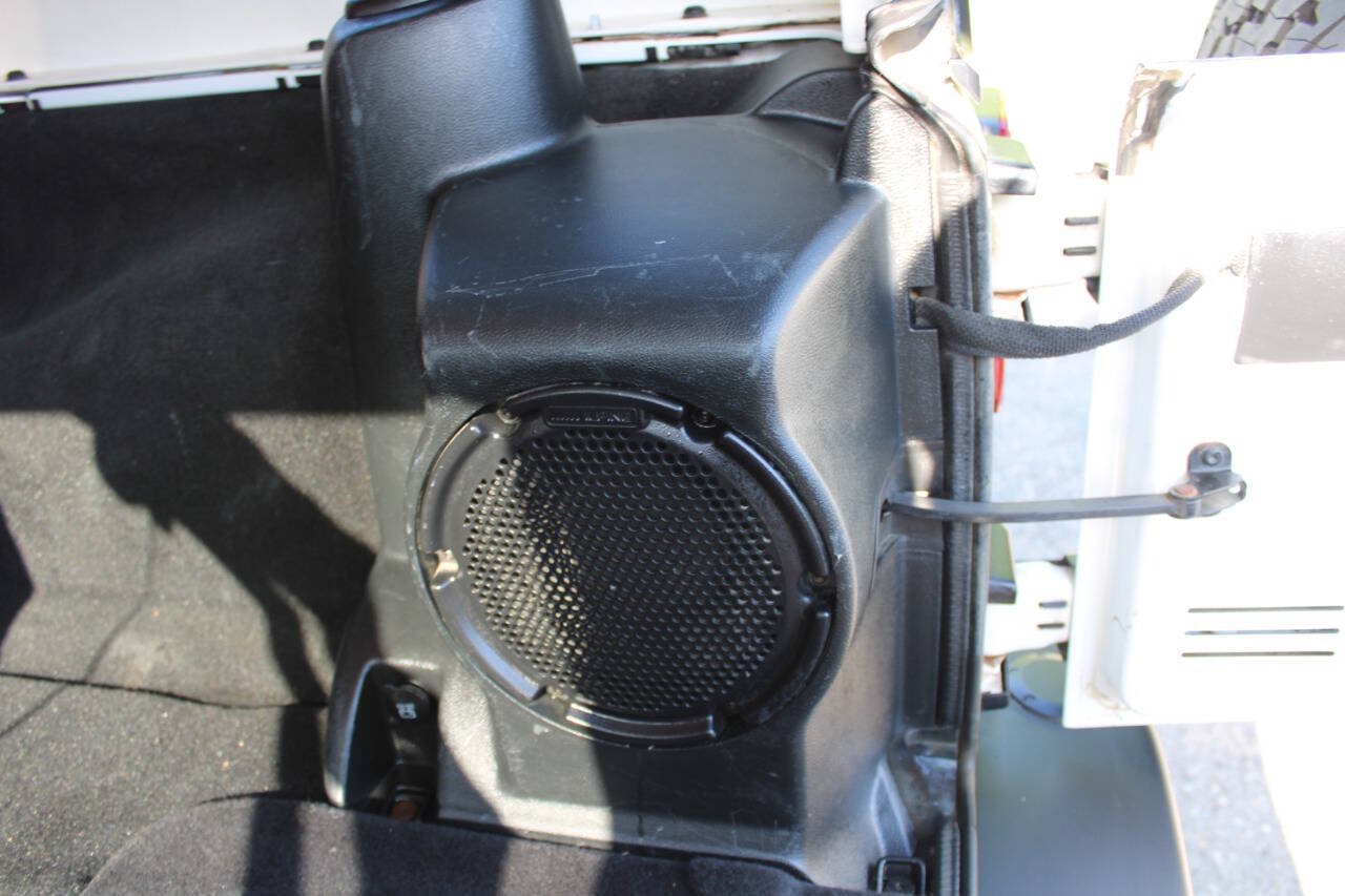 Used 2013 Jeep Wrangler Unlimited Rubicon AWD/4WD image 17
