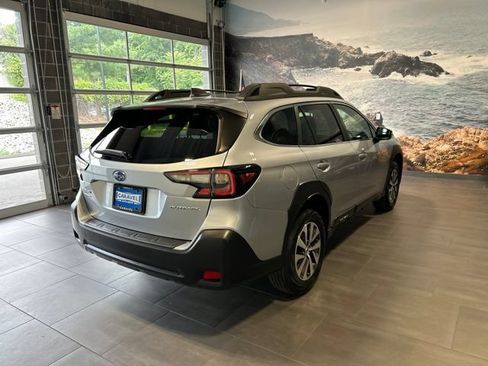 Used 2023 Subaru Outback Premium AWD/4WD image 6