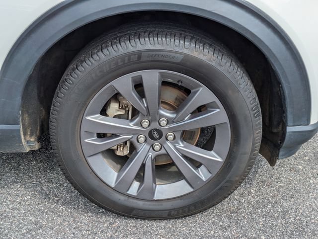Used 2023 Ford Explorer XLT w/ Equipment Group 202A AWD/4WD image 14