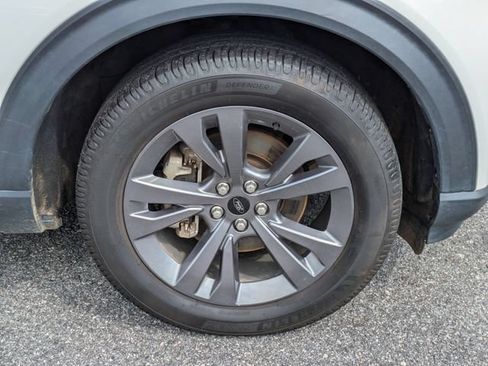 Used 2023 Ford Explorer XLT w/ Equipment Group 202A AWD/4WD image 14