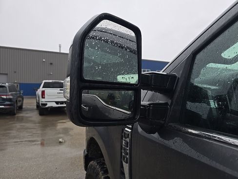 Used 2023 Ford F350 Platinum w/ Tremor Off-Road Package AWD/4WD image 9