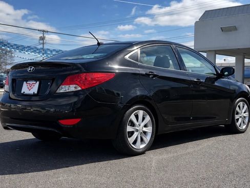 Used 2013 Hyundai Accent GLS w/ Premium Pkg image 3