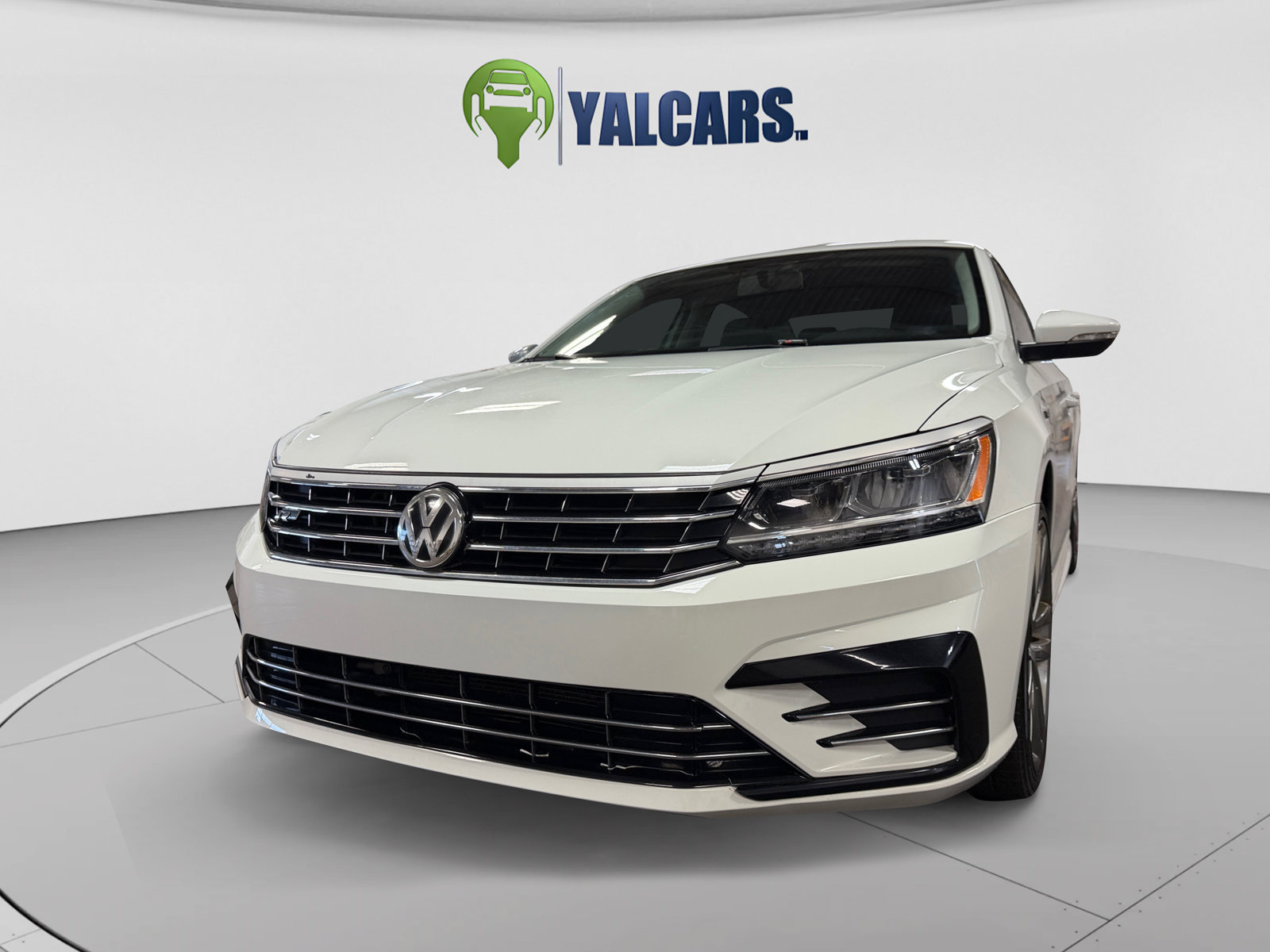Used 2017 Volkswagen Passat 1.8T R-Line w/ R-Line Lighting Package FWD image 9