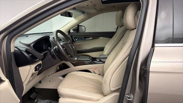 Used 2019 Lincoln Nautilus Reserve w/ Driver Assistance Package FWD image 14