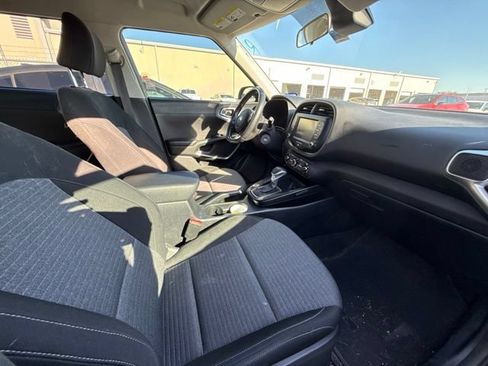 Used 2020 Kia Soul GT-Line FWD image 5