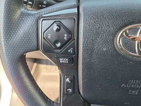 Used 2021 Toyota 4Runner TRD Off-Road AWD/4WD image 19