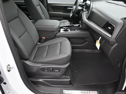 New 2026 Chevrolet Suburban Z71 w/ Z71 Off-Road Package AWD/4WD image 37