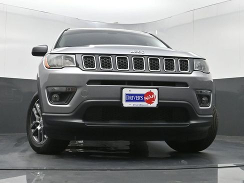 Used 2018 Jeep Compass Latitude w/ Popular Equipment Group image 23