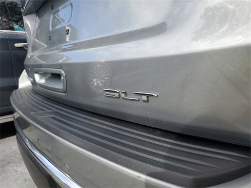 Used 2024 GMC Yukon XL SLT w/ SLT Luxury Package image 8