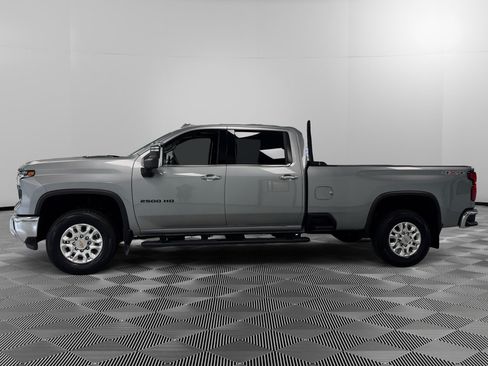 Used 2025 Chevrolet Silverado 2500 LTZ w/ LTZ Convenience Package AWD/4WD image 5