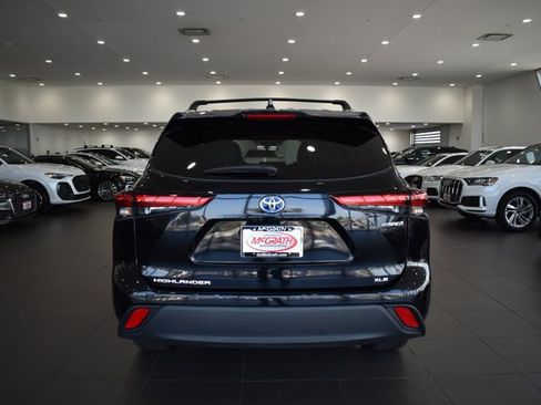 Used 2023 Toyota Highlander Bronze Edition FWD image 6