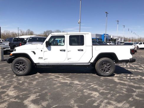 New 2026 Jeep Gladiator Sport AWD/4WD image 3