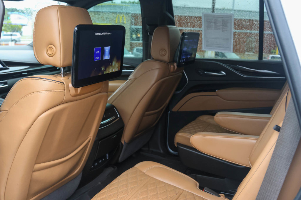 Used 2023 Cadillac Escalade Premium Luxury RWD image 17